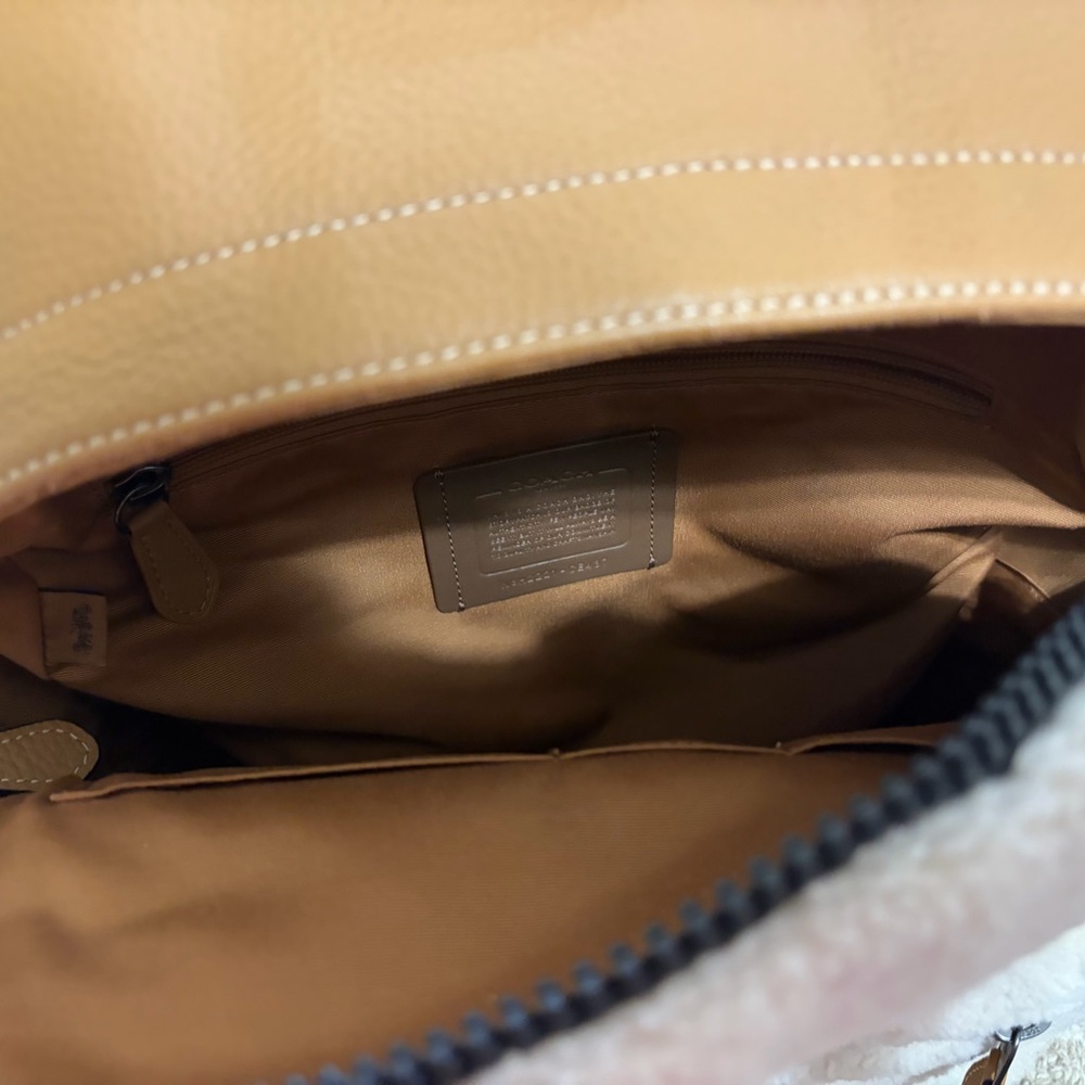 Coach West Backpack with Shearling motif - Picture 11 of 11